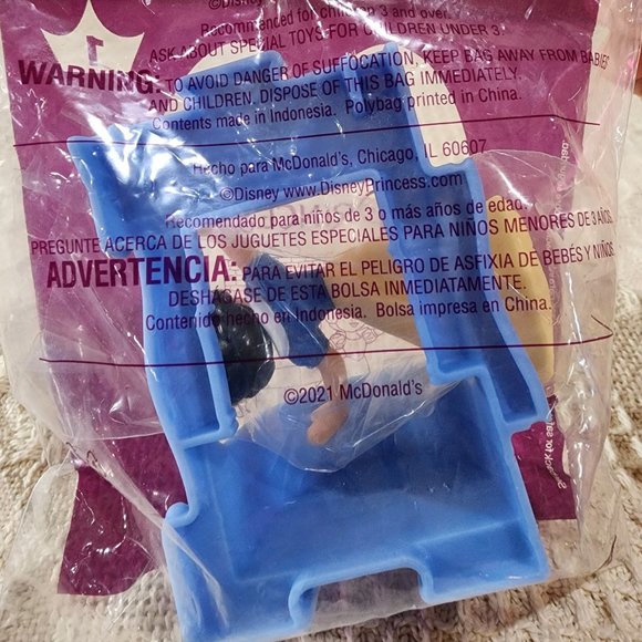 McDonald's 2021 Happy Meal Toy: Disney Princess SNOW WHITE #1 - NEW - Picture 2 of 3